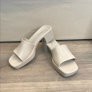 Fossil colored platform sandal
